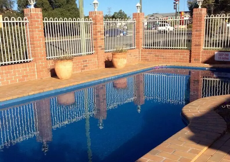 مُتل Roma Mid Town Motor Inn