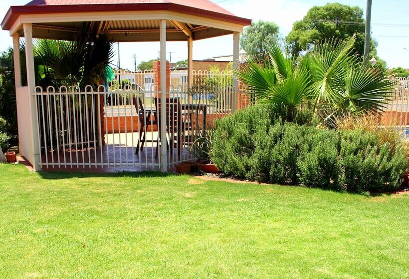 فندق على الطريق Roma Mid Town Motor Inn