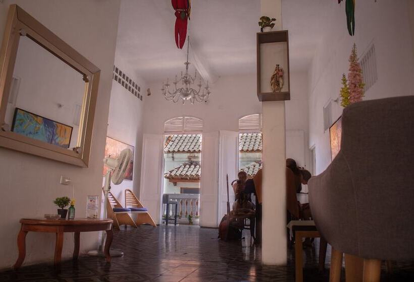 فندق صغير Hostal Badillo Sv