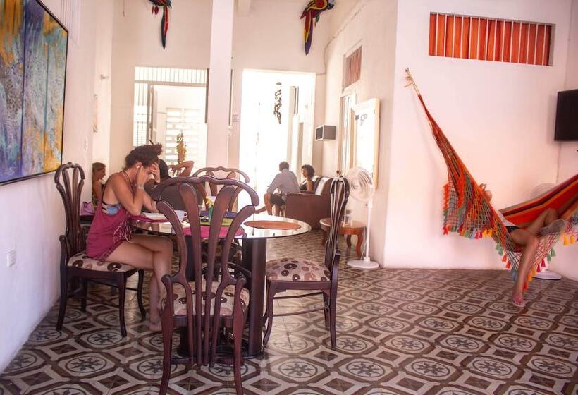 فندق صغير Hostal Badillo Sv