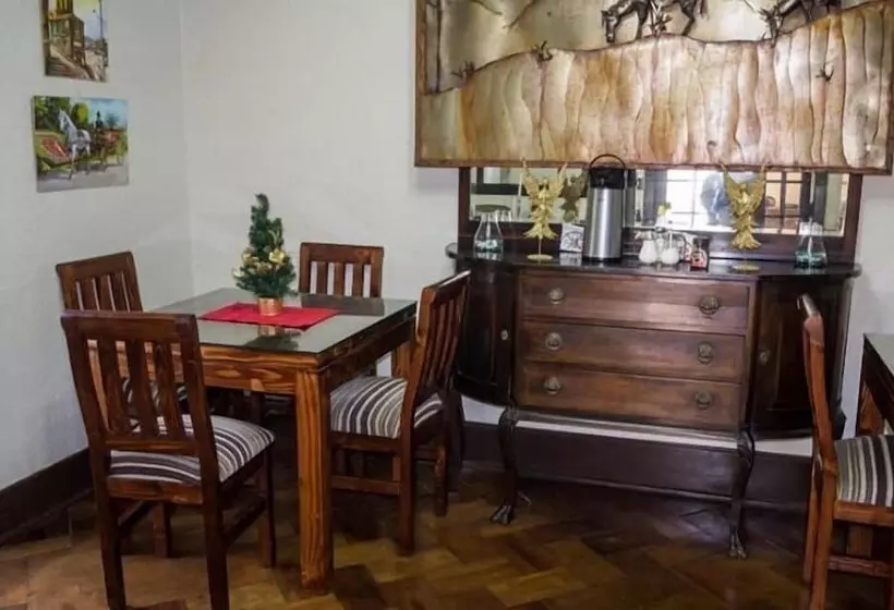 تختخواب و صبحانه Hostal Casona César