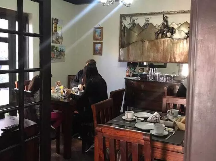 تختخواب و صبحانه Hostal Casona César