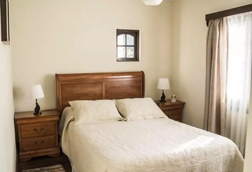 تختخواب و صبحانه Hostal Casona César