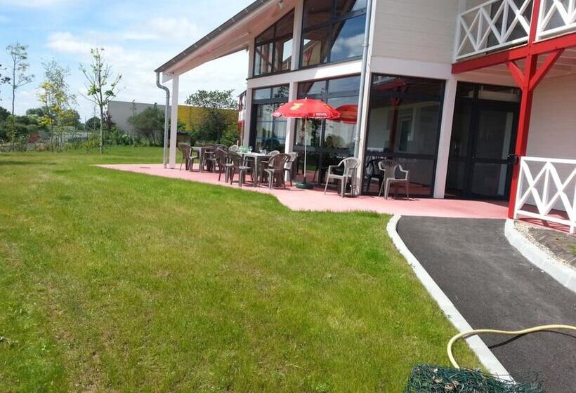 Fasthotel Montmarault Auberge Du Grand Champ