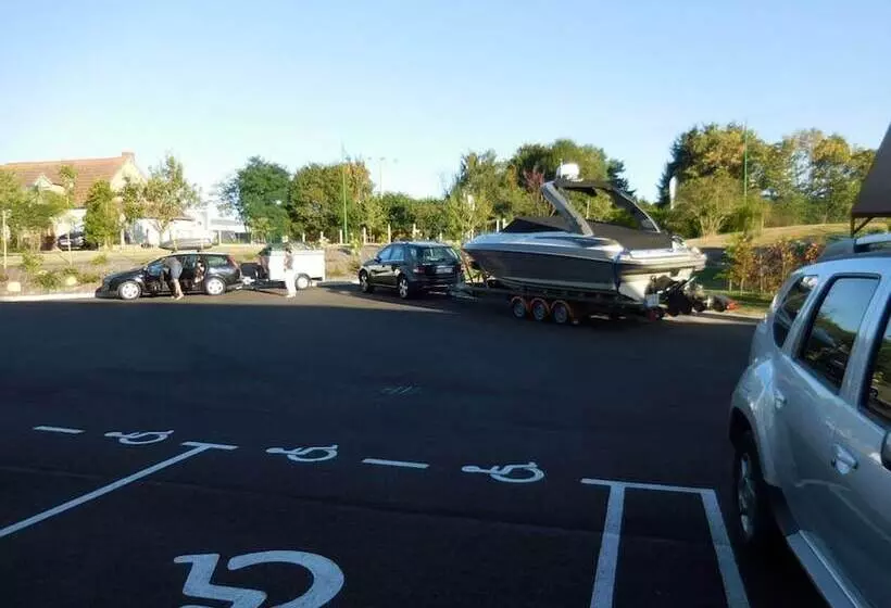 Fasthotel Montmarault   Auberge Du Grand Champ