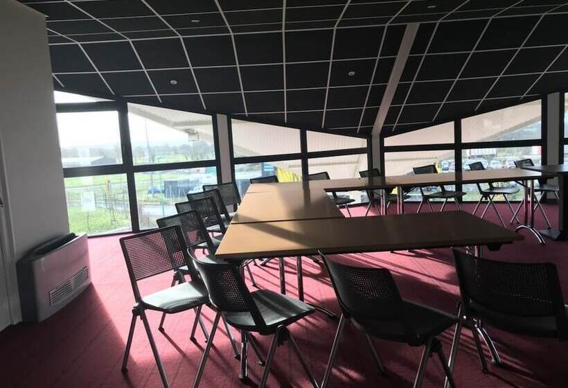 Fasthotel Montmarault Auberge Du Grand Champ