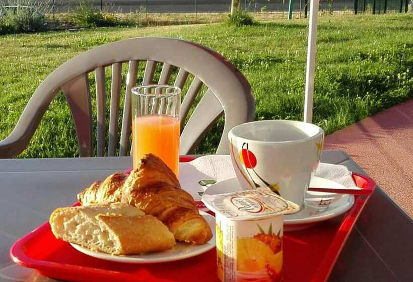 Fasthotel Montmarault Auberge Du Grand Champ