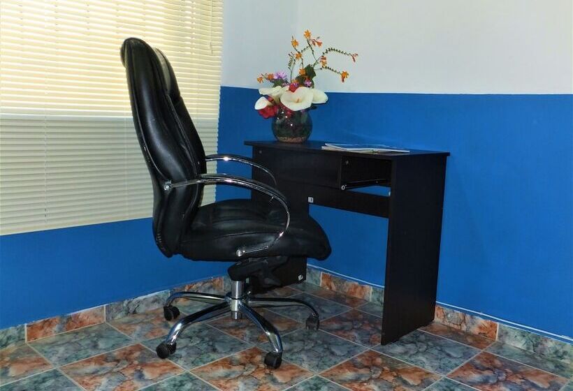 פונדק Casa Hotel Emanuel