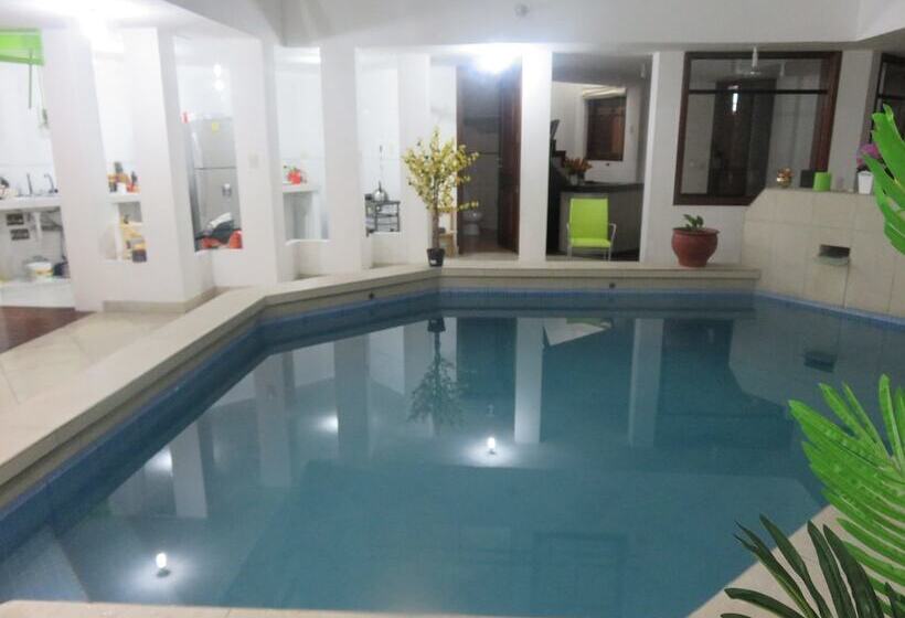 مسافرخانه Hospedaje Casa Blanca Beach