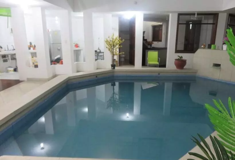 مسافرخانه Hospedaje Casa Blanca Beach