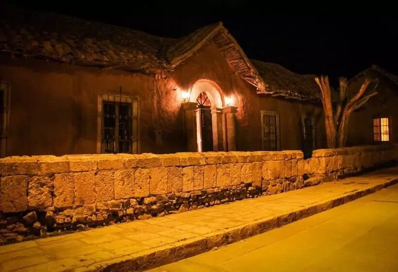 مسافرخانه La Casona Lampa