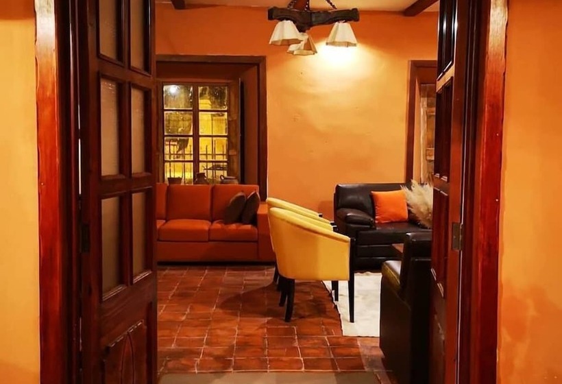 مسافرخانه La Casona Lampa