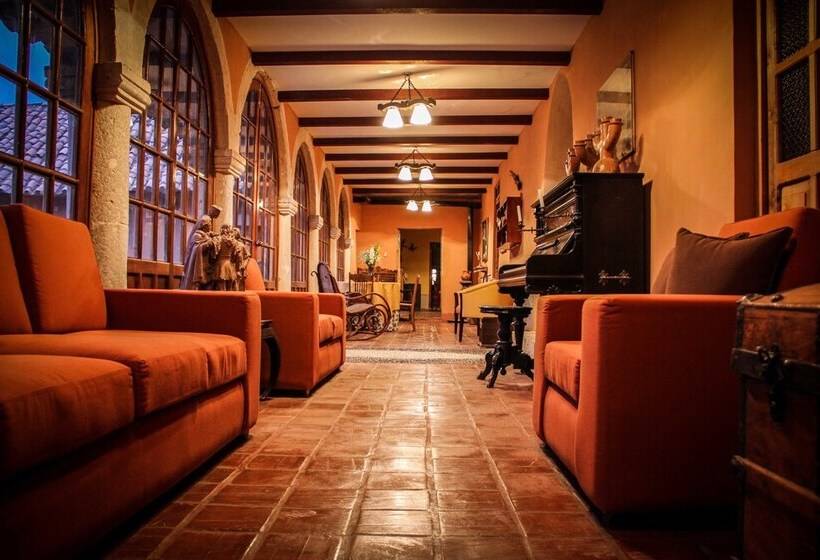 مسافرخانه La Casona Lampa