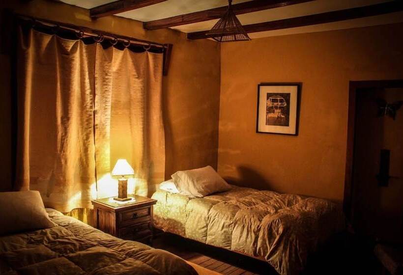 مسافرخانه La Casona Lampa