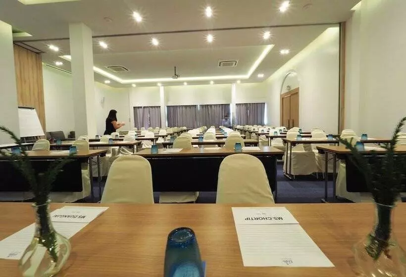 Hotelli Costa Village Jacuzzi Bangsaray