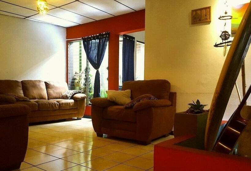 هتل Hostal Vital Yek