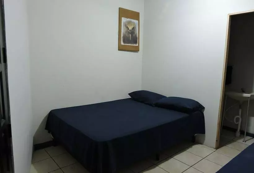 هتل Hostal Vital Yek