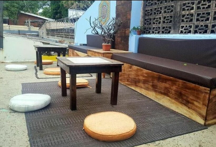 هتل Hostal Vital Yek