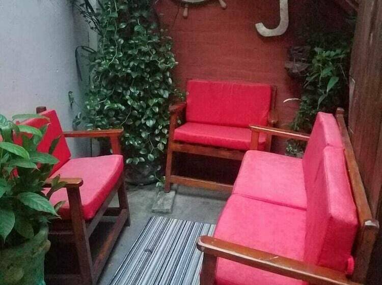 هتل Hostal Vital Yek