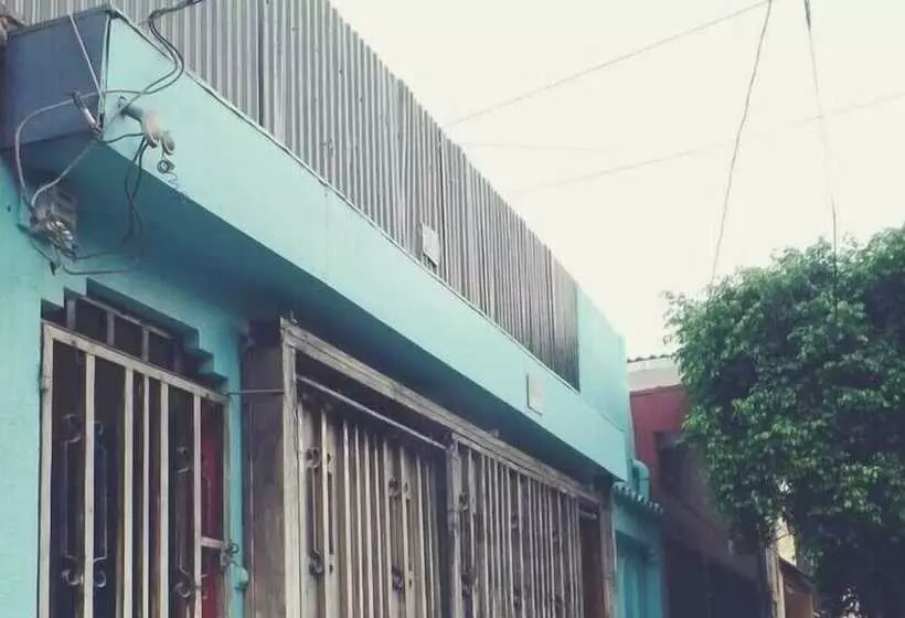 هتل Hostal Vital Yek