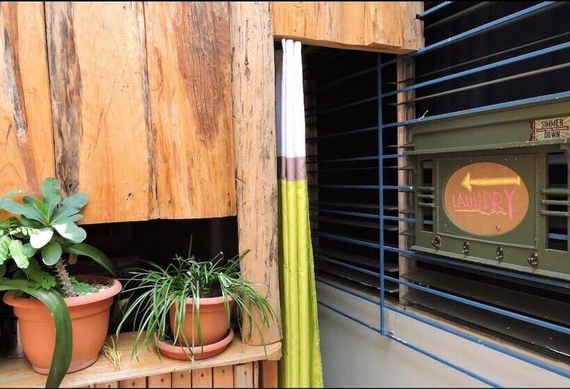 هتل Hostal Vital Yek