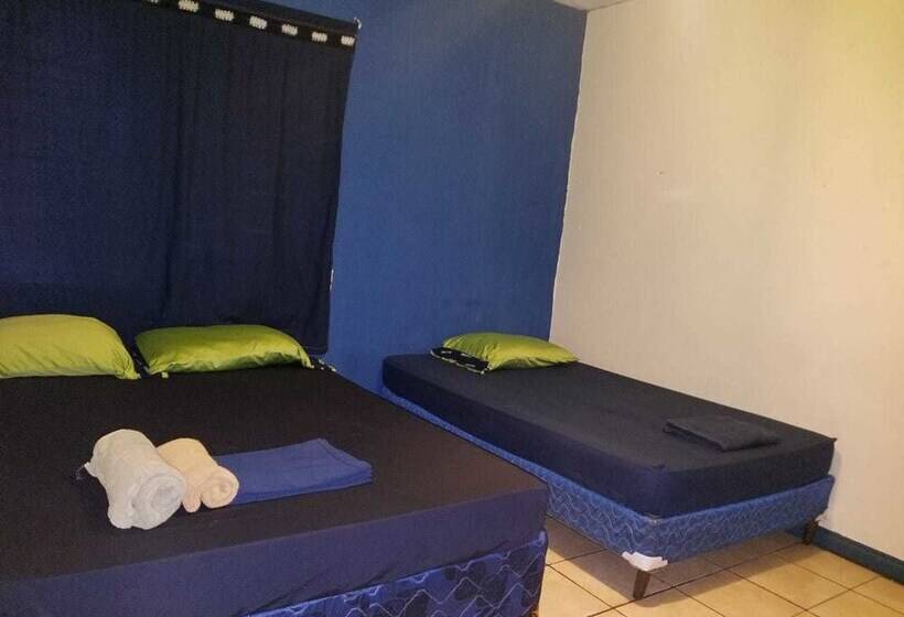 هتل Hostal Vital Yek