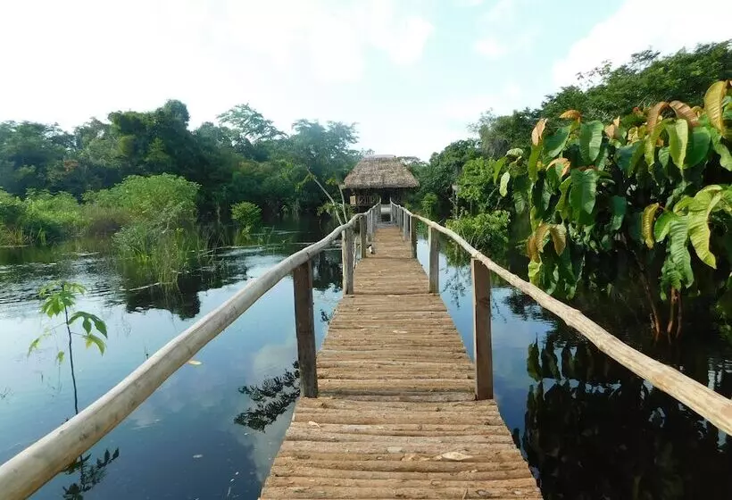 Hotelli Intillama Jungle Lodge Eirl