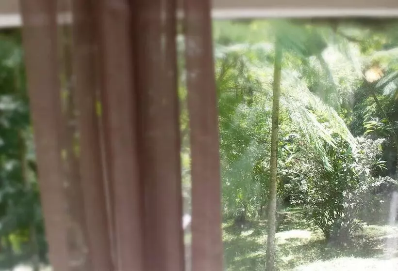 هتل Lejartre S Retreat