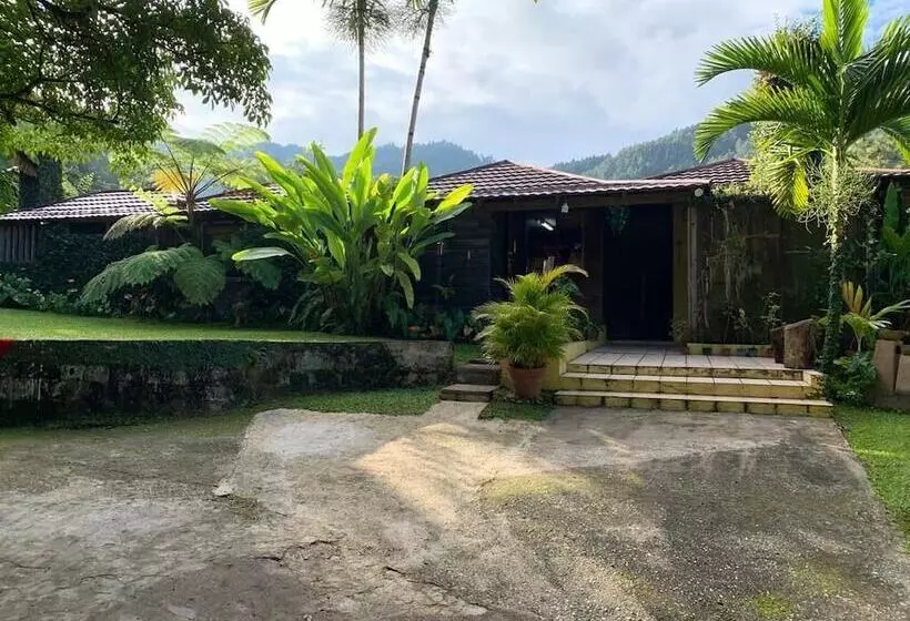 هتل Lejartre S Retreat