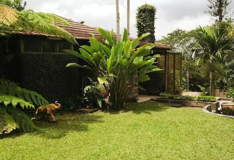 هتل Lejartre S Retreat