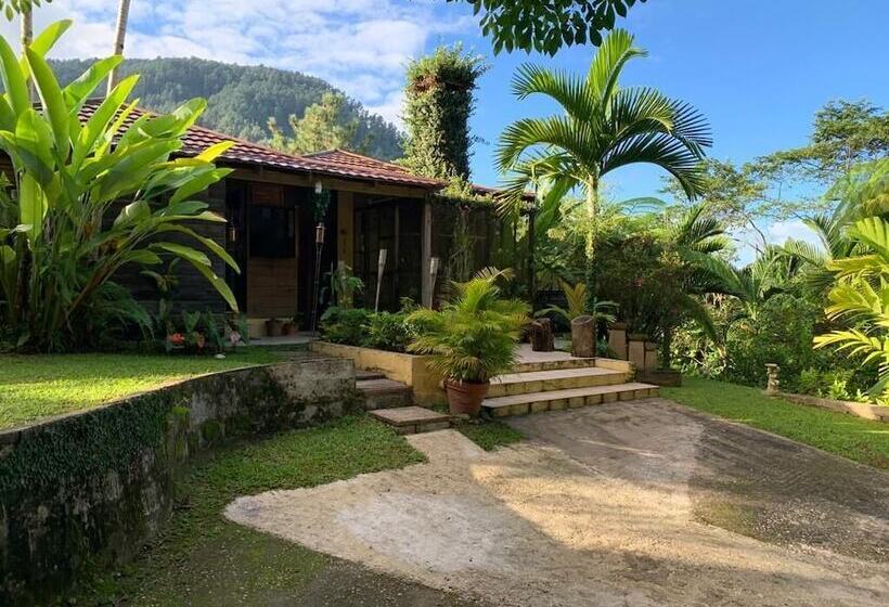 هتل Lejartre S Retreat