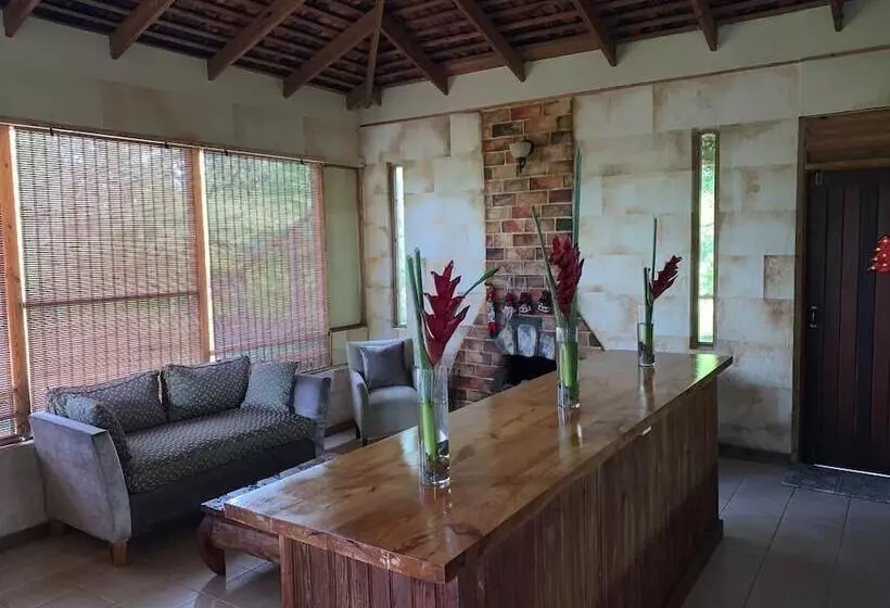 هتل Lejartre S Retreat