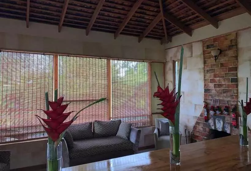 هتل Lejartre S Retreat