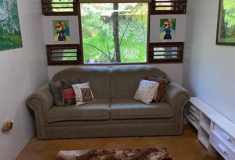 هتل Lejartre S Retreat