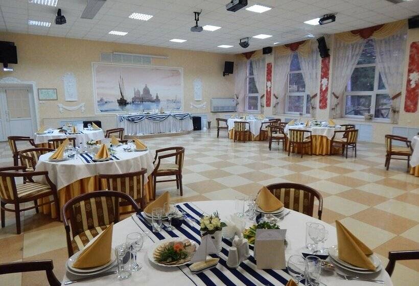 ホテル Pansionat Parus