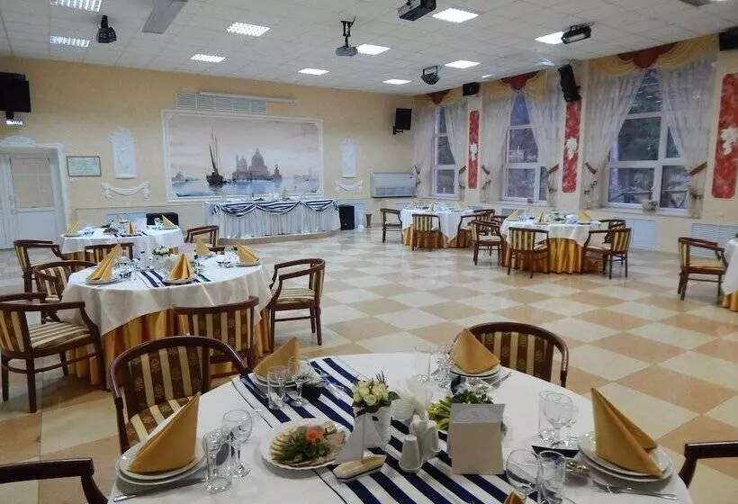 Hotelli Pansionat Parus