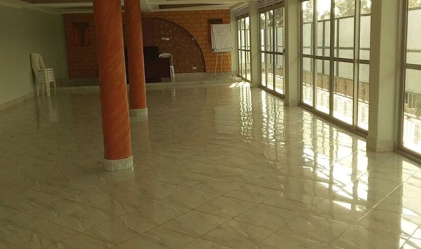 هتل Senevin Gardens