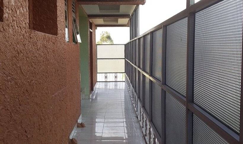 هتل Senevin Gardens