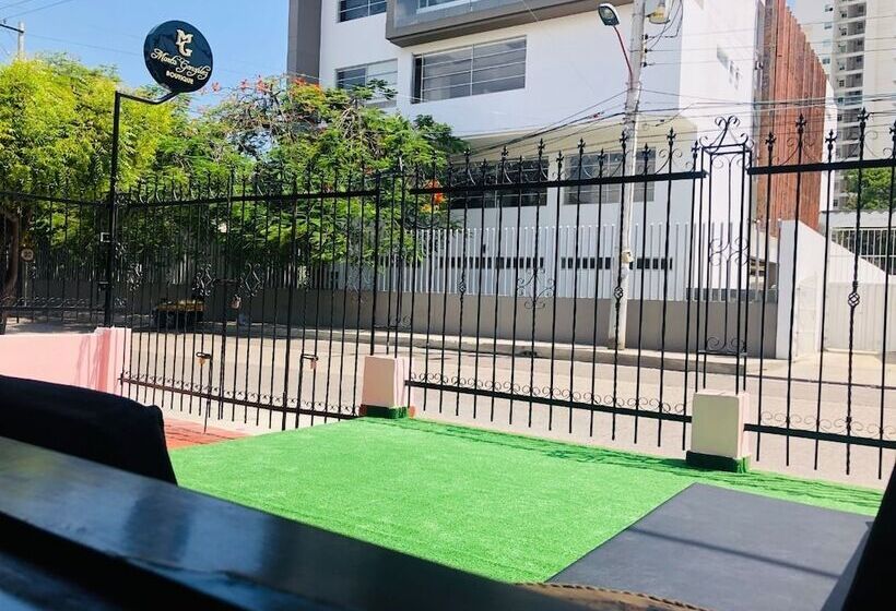 La Vie En Rose Maison   Hostel