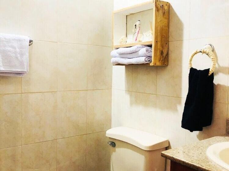 La Vie En Rose Maison   Hostel