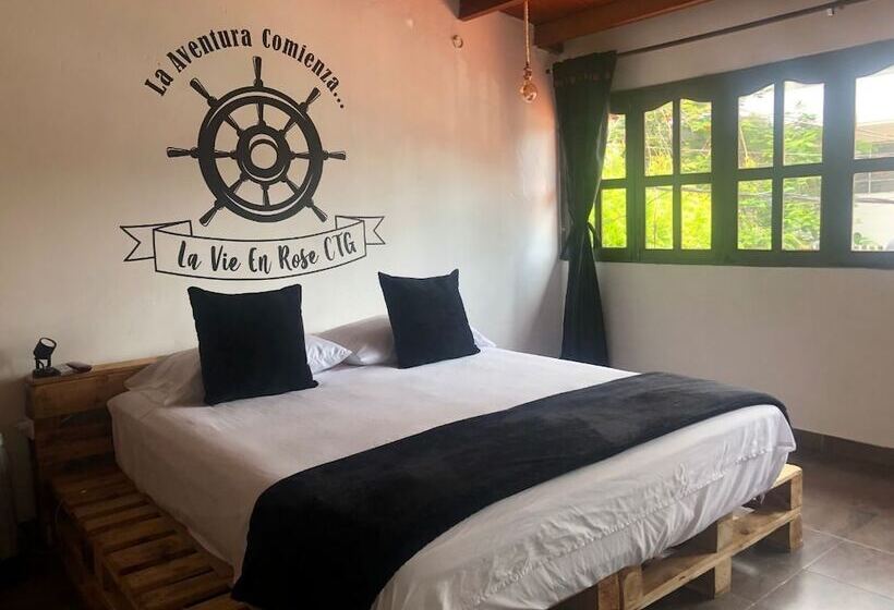 La Vie En Rose Maison   Hostel