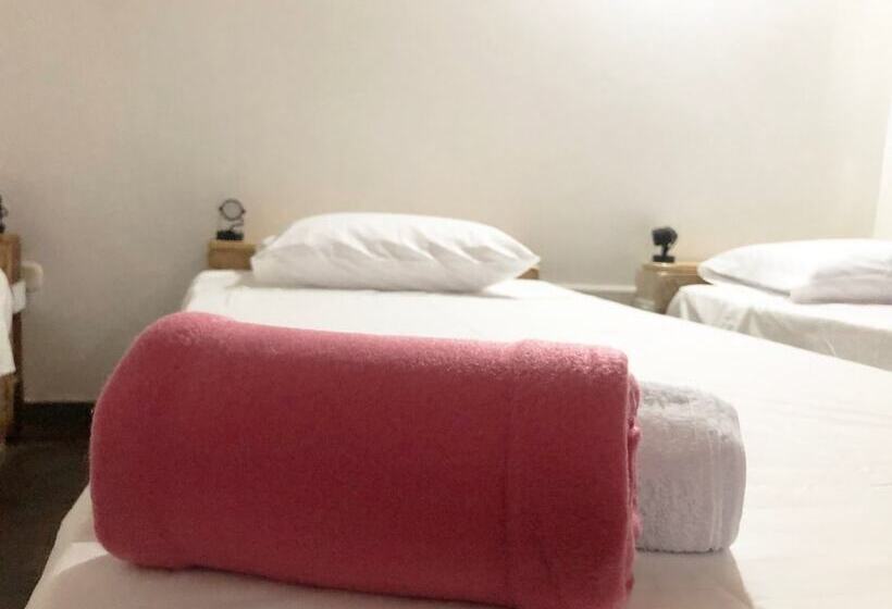 La Vie En Rose Maison   Hostel