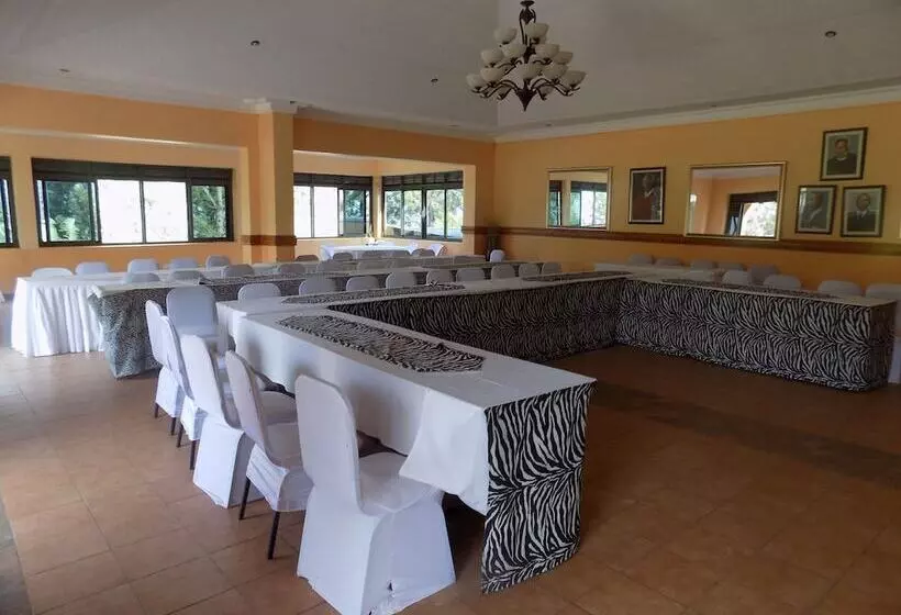 پانسیون Heritage Country Club