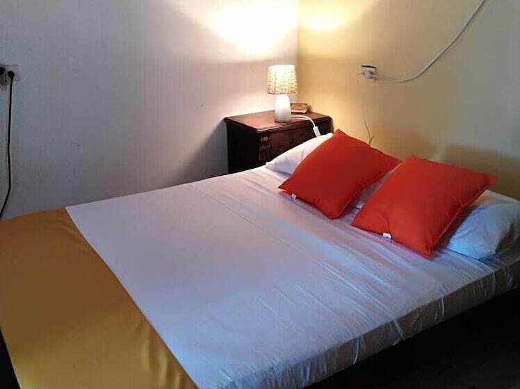 تختخواب و صبحانه Posada Valerie Home