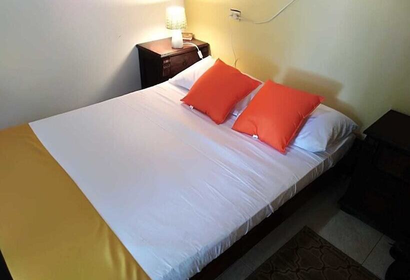 تختخواب و صبحانه Posada Valerie Home