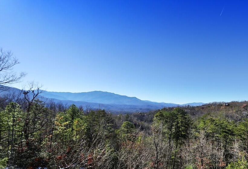 Grampy Camp Lodge At Gatlinburg