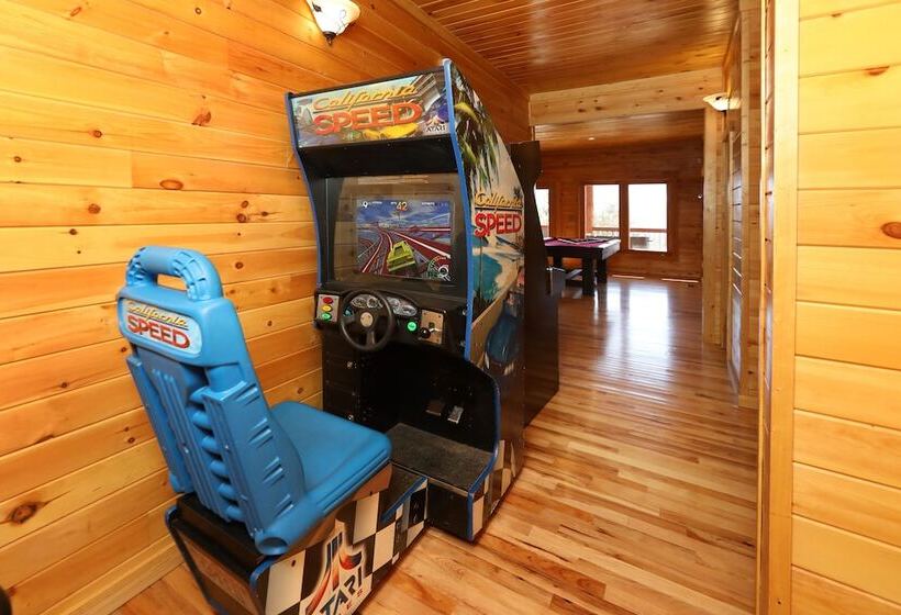 Grampy Camp Lodge At Gatlinburg