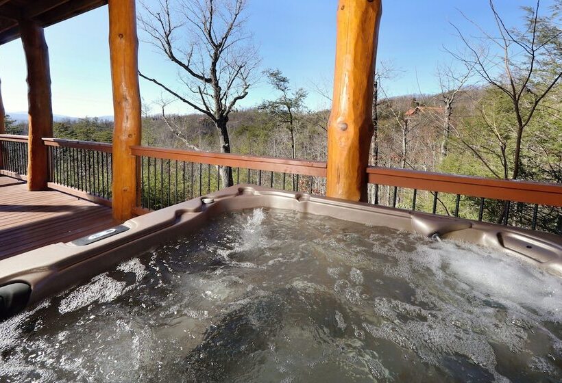 Grampy Camp Lodge At Gatlinburg