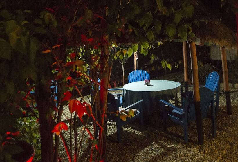 هتل Trishuli Riverside Resort