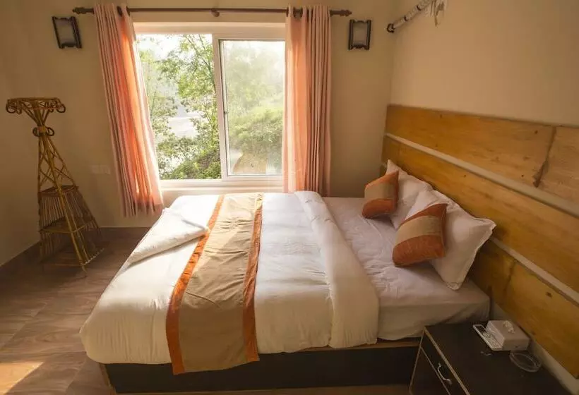 هتل Trishuli Riverside Resort